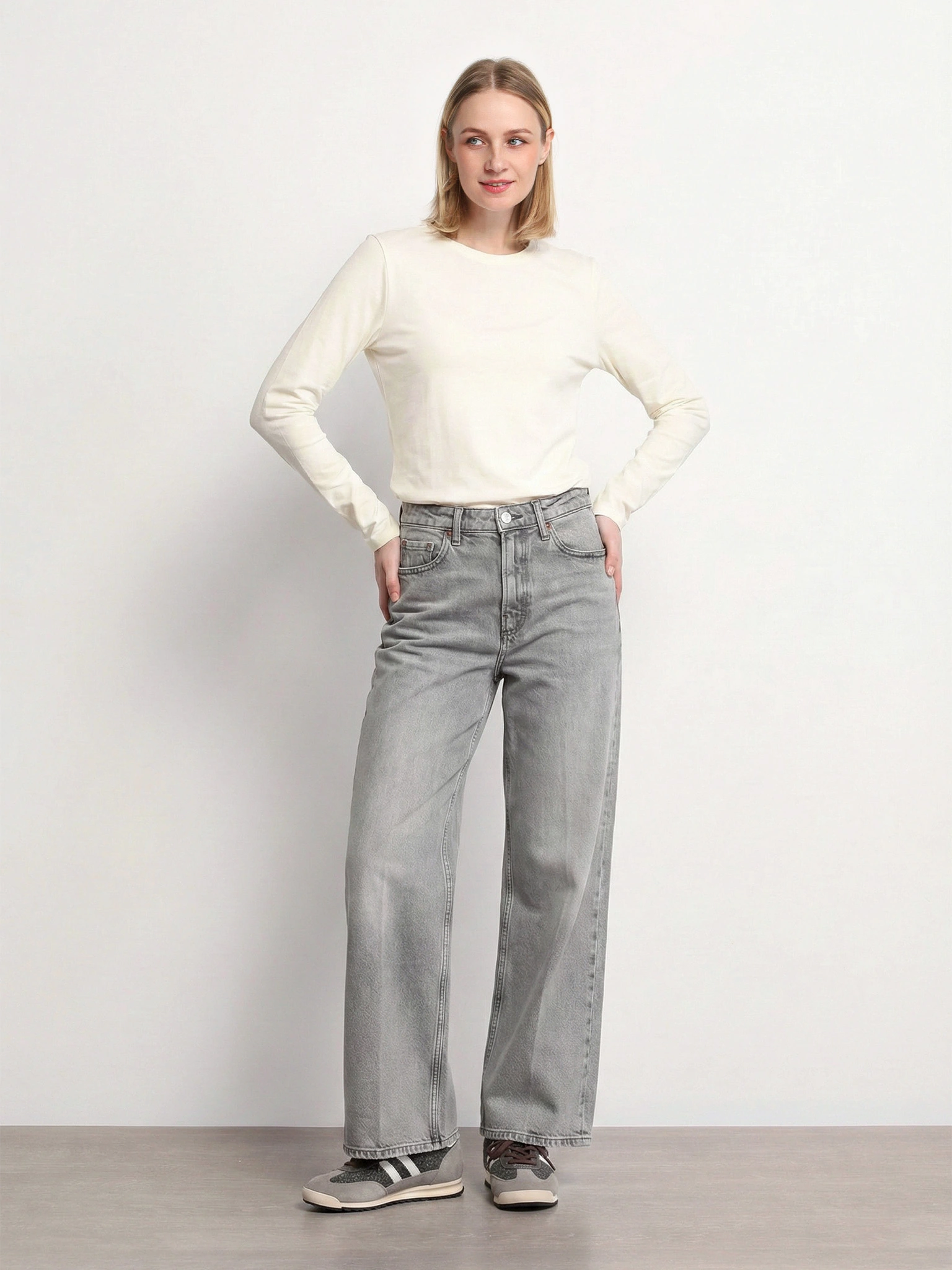 Джинсы серого цвета из смесового хлопка